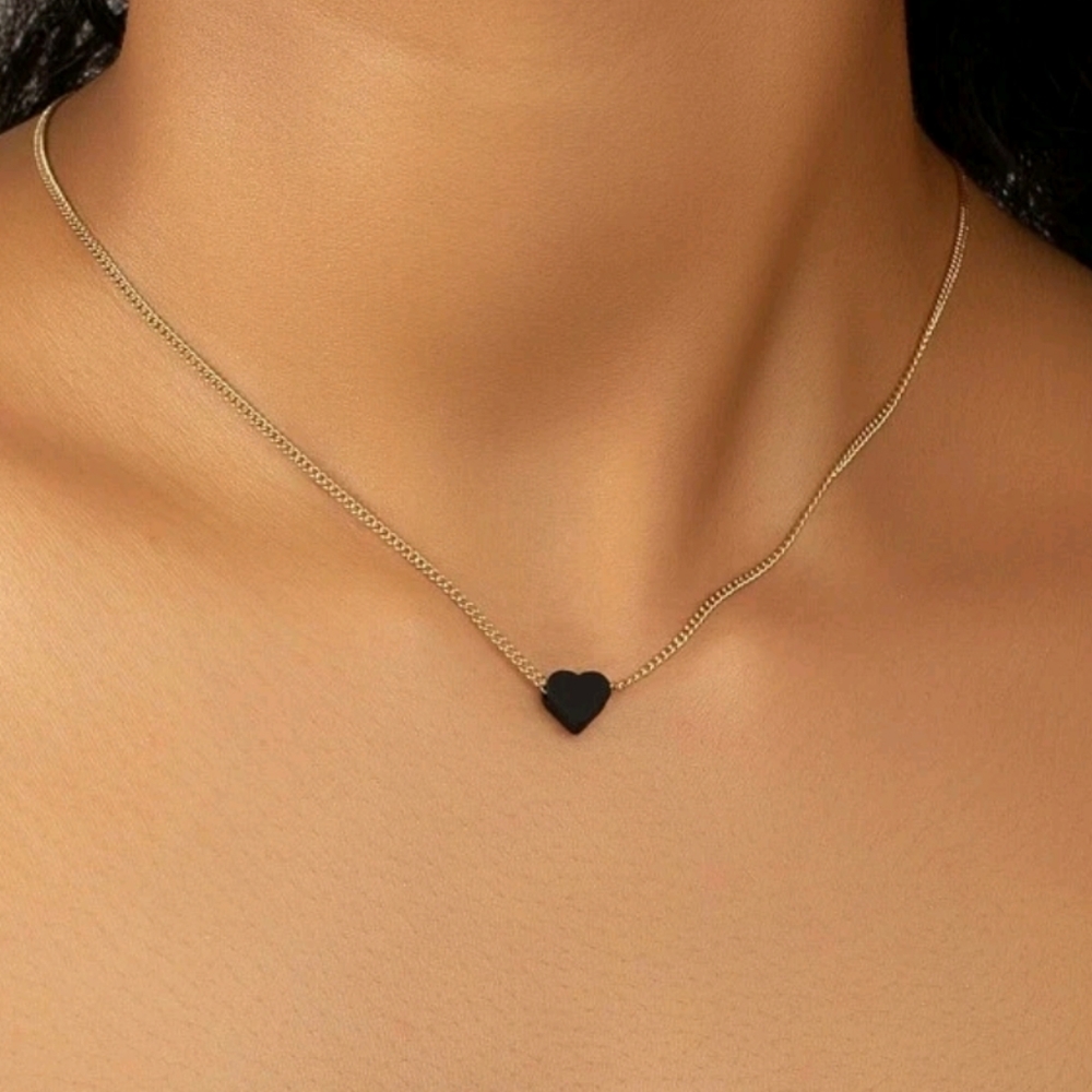 🖤 Minamilist Black Heart Necklace